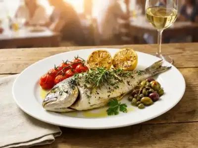 Mediteranski tanjur sa svježom ribom i povrćem