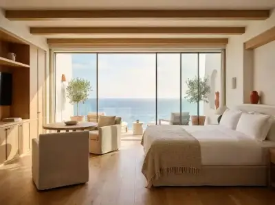 Elegantna hotelska soba s pogledom na more