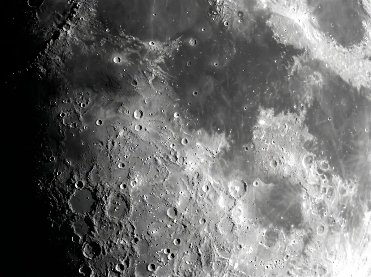 Mare Tranquillitatis bei Halbmond